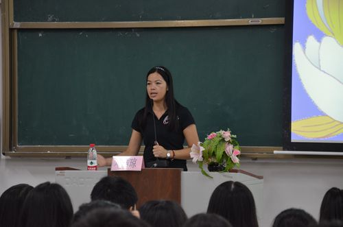 邓洁琼同志耐心讲解