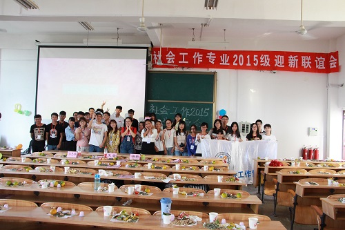 嘉宾与协会成员合照